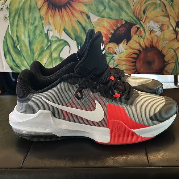 Nice airmax impact 4 worn one time. Great condition and comes with original box - Picture 6 of 6